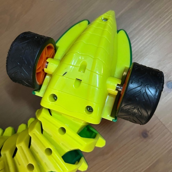 Hot Wheels Mutant Machine Commander Croc - Picture 5 of 5